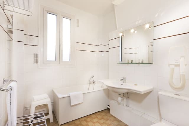 Double Room, Bathtub