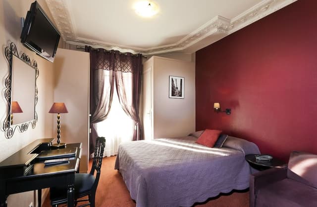 Double Room, Bathtub