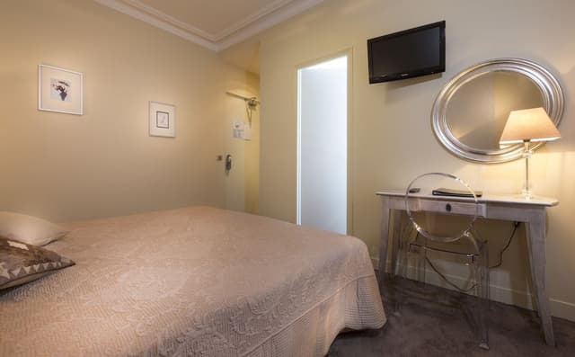 Double Room, Bathtub