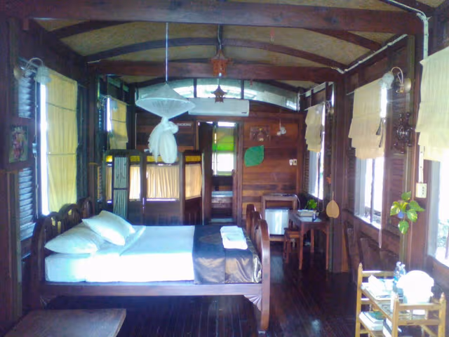 Deluxe Boat Style Room