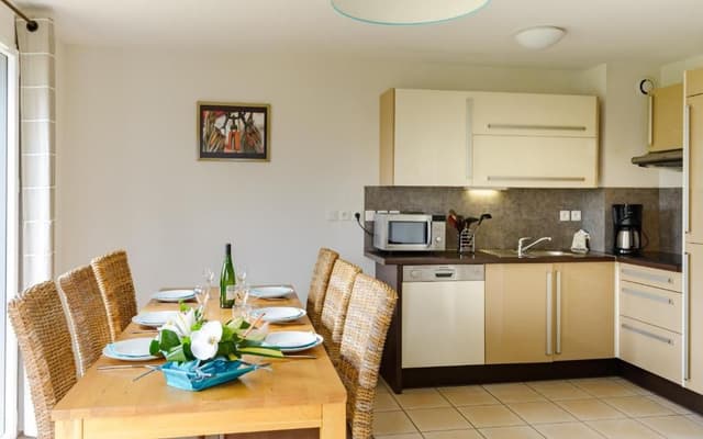 One-Bedroom Apartment with Cabin (6 Adults)