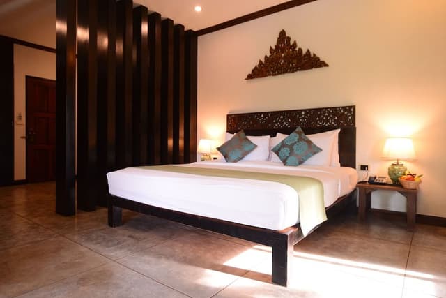 Junior Double Room, 1 King Bed, Balcony, Corner