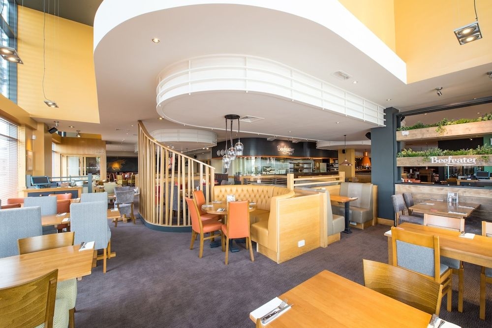 Premier Inn Swansea Waterfront4