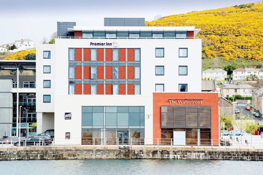 Premier Inn Swansea Waterfront0
