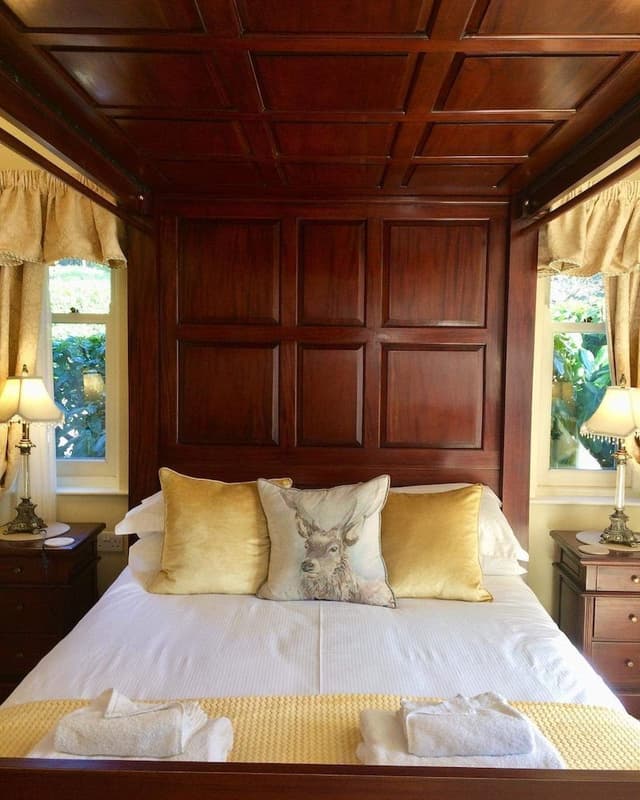 Romantic Double Room (Four Poster Bed)