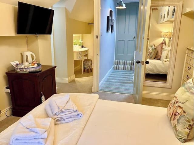 Standard Room, 1 King Bed