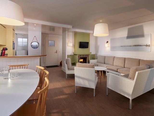 Lakeside cottage 8 persons