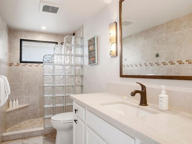 Condo, 2 Bedrooms, Oceanfront (609)