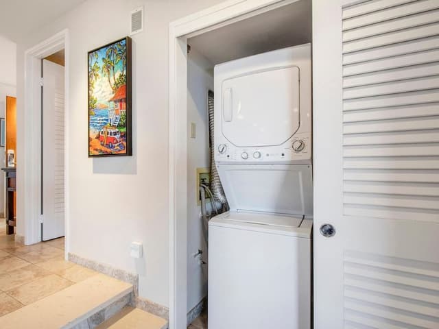 Condo, 2 Bedrooms, Oceanfront (609)