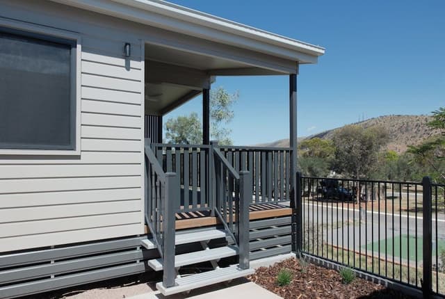 Deluxe 2 Bedroom Premium Cabin - Sleeps 4