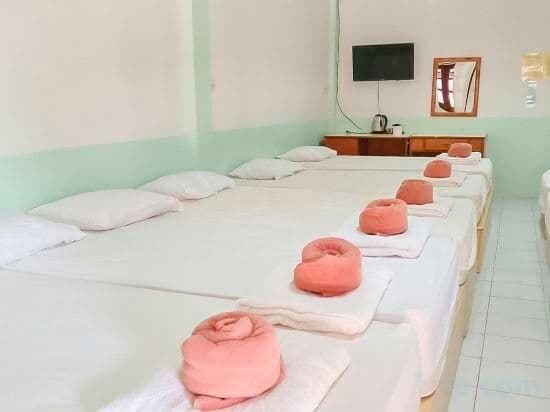 10-Bed Mixed Dormitory Room