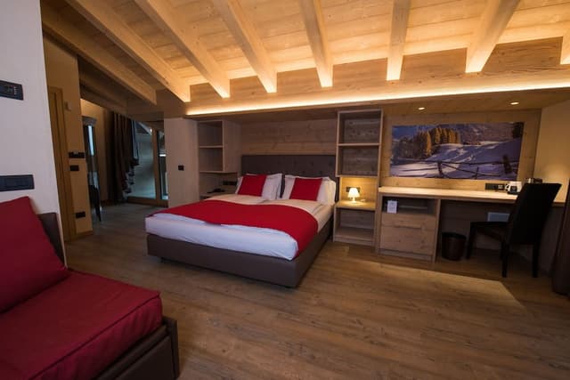 Junior Suite, Jetted Tub, Mountain View