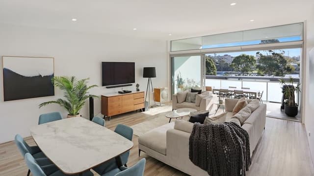 Three Bedroom Poolside Townhouse