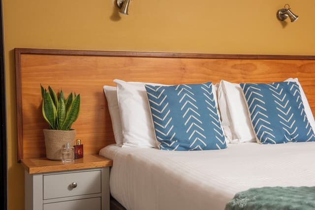 Double Room, 1 King Bed, Private Bathroom, Ground Floor