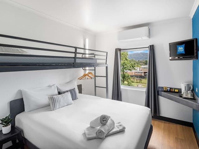 Room, Multiple Beds