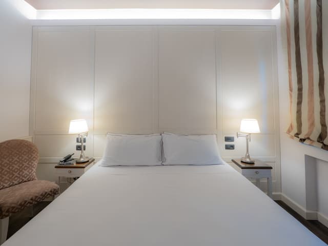 Standard King Room with King Bed - Non-Smoking