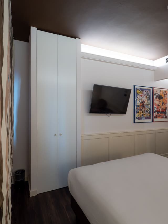 Standard King Room with King Bed - Non-Smoking