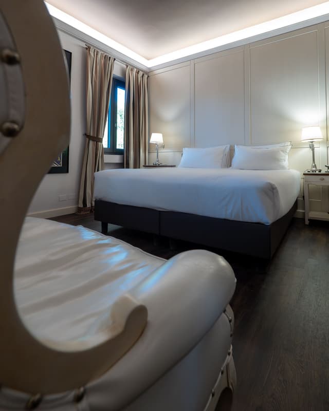 Deluxe King Room with King Bed-Non-Smoking
