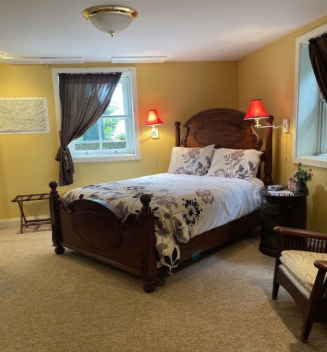 Basic Single Room, 1 Queen Bed