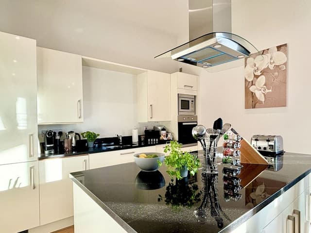Luxury Penthouse, 2 Bedrooms, Balcony