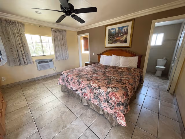 Deluxe Room, 1 King Bed, Kitchenette