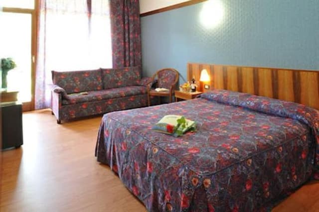 Economy Room