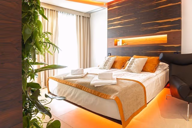 Romantic Suite, 1 King Bed, Jetted Tub