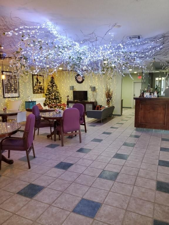 Houston Inn and Suites0