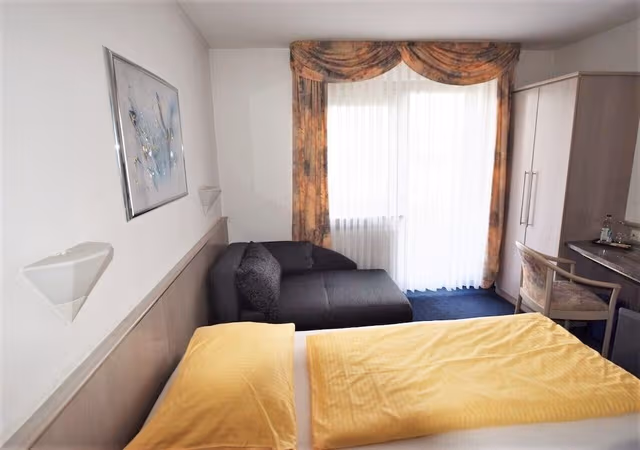 Single Room (205)