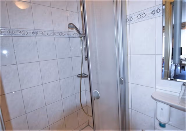 Single Room (104)