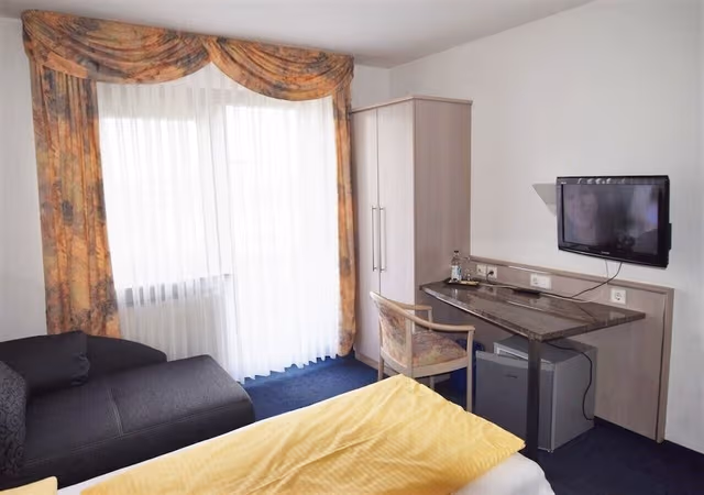 Single Room (205)