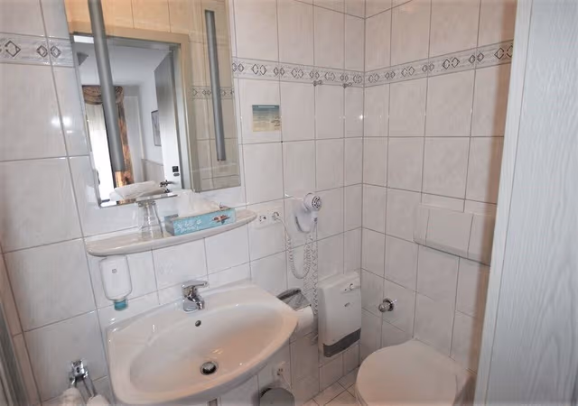 Single Room (104)