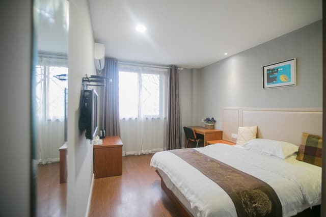 Business King Room