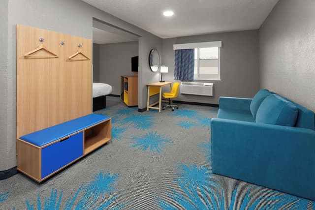 Suite, 1 King Bed, Non Smoking