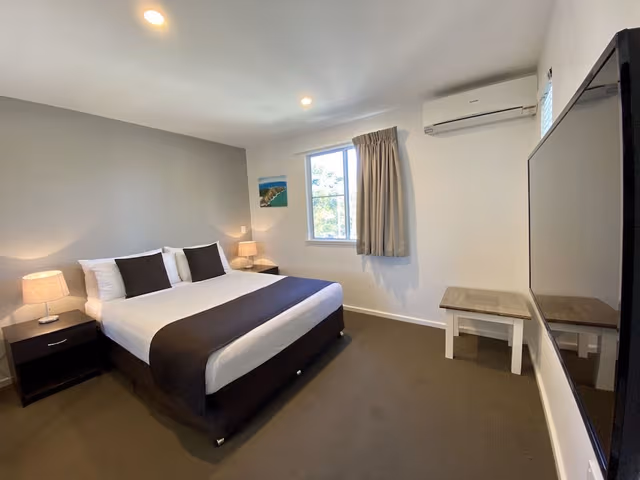 Apartment, 1 Bedroom, Street Side