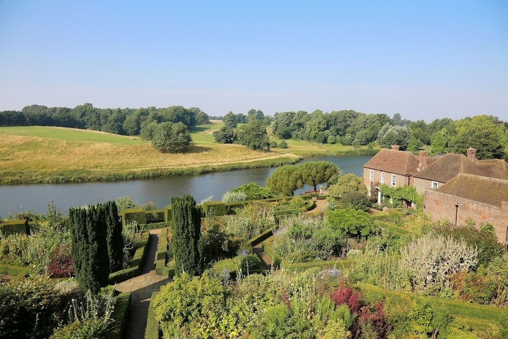 Stable Courtyard Bedrooms At Leeds Castle4