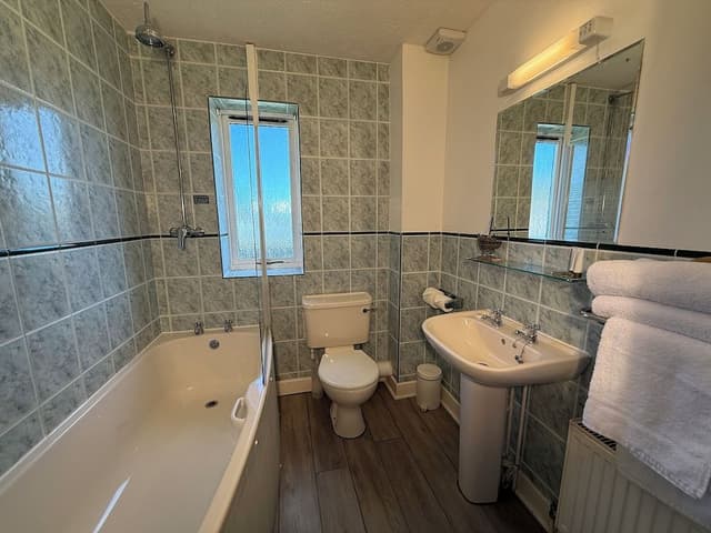 Suite, Accessible, Ensuite (2 Adults & 2 Children)