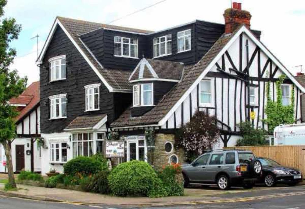 The Sunningdale The Sunningdale