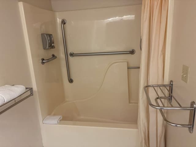 Room, 1 Queen Bed, Non Smoking (Handicapped)