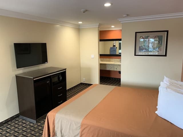 Deluxe Room, 1 King Bed, Non-Smoking