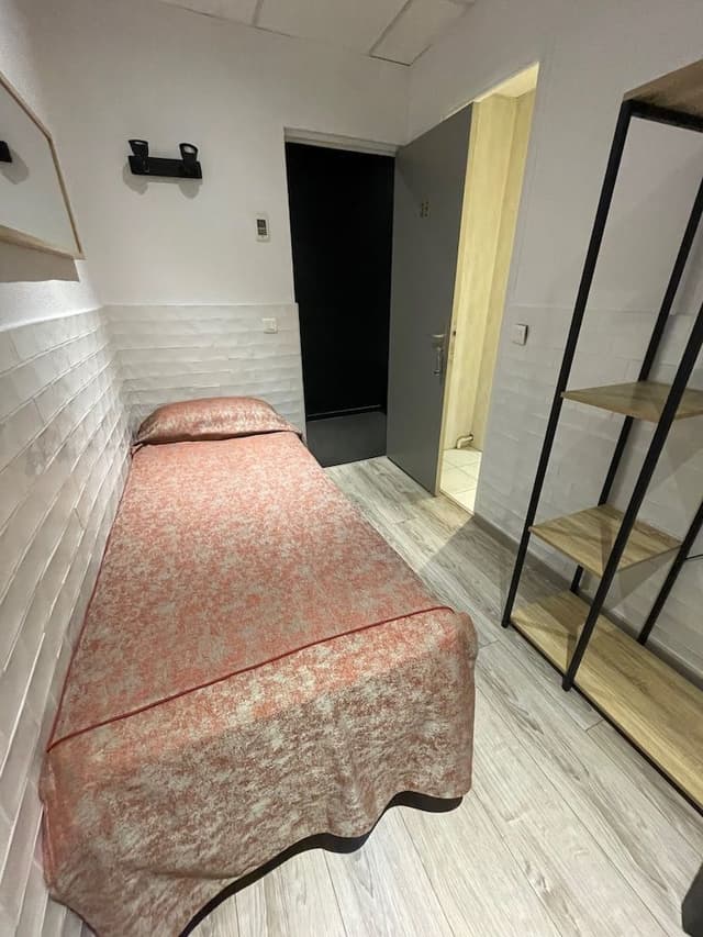 Room (Chambre petite)