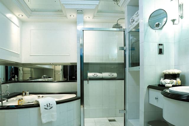 Suite (6) Conservatory)