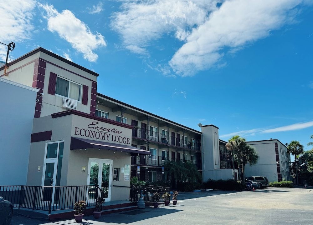 Executive Economy Lodge2