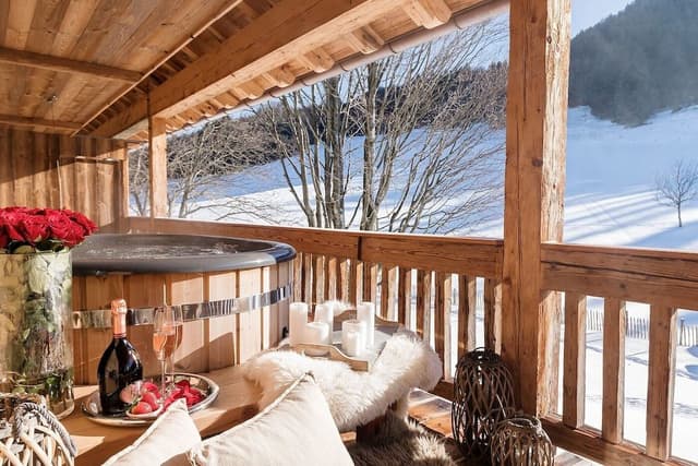 Exclusive Condo, 2 Bedrooms, Sauna, Mountain View