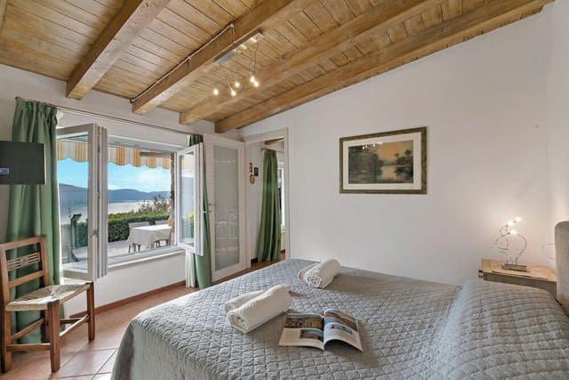 Family Apartment, Multiple Bedrooms, Mountainside (Blu Lavanda Lakeview Terrace +)
