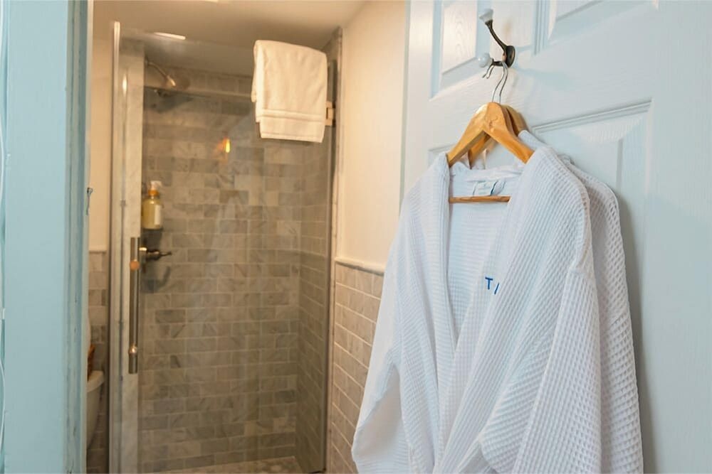 Burbankrose Inn Bed & Breakfast3