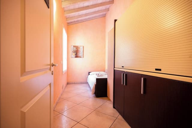 Comfort Room, Courtyard View