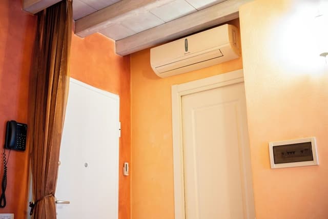 Comfort Room, Courtyard View