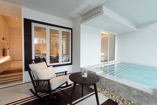 Pool Suite