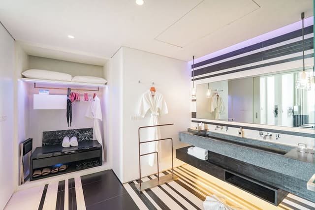 Family Suite with Plunge Bath